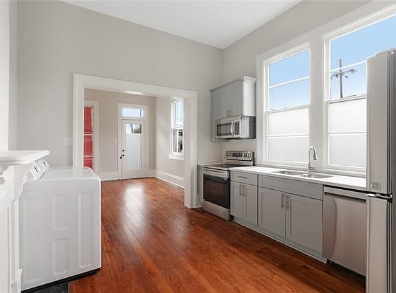 4th image of 1224 Columbus St