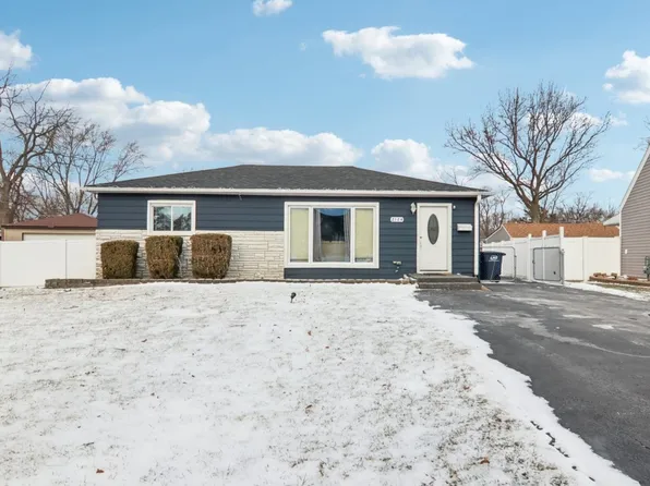 2124 Halsey Dr, Des Plaines, IL 60018