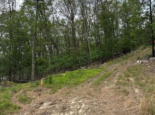 17 Roberts Ln, Great Cacapon, WV 25422