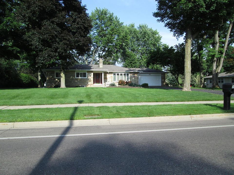 1st image of 971 Capital Ave SW