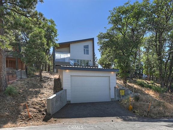 5th image of 693 Villa Grove Ave