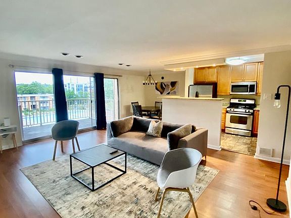 4th image of 2624 Redcoat Dr APT 2B