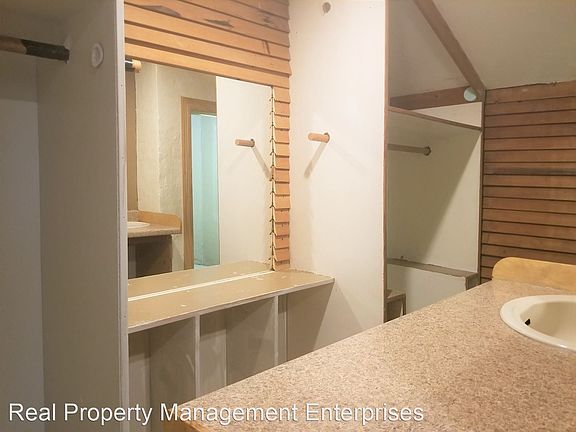 5th image of 901 E Brooks St #6866472