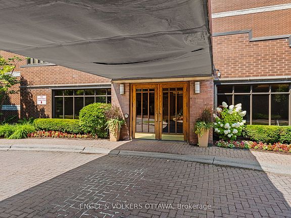 4th image of 111 Echo Dr #406