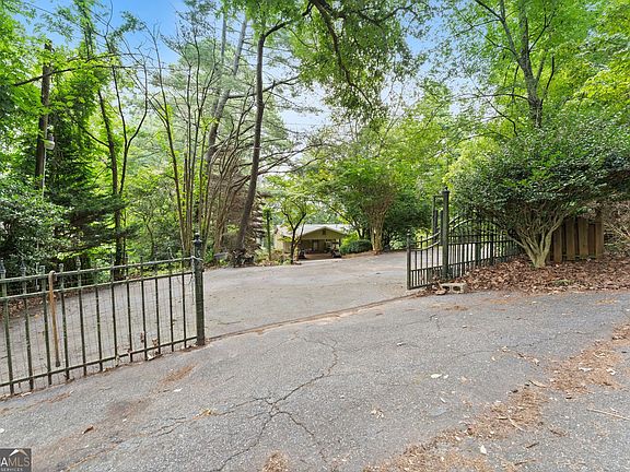 2nd image of 1640 Williams Cir