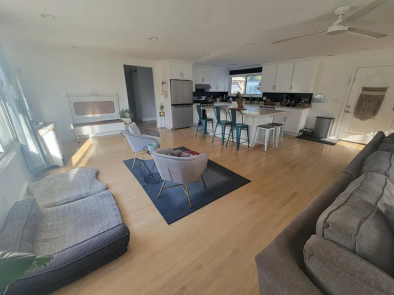 325 Donna Dr — Photo 3