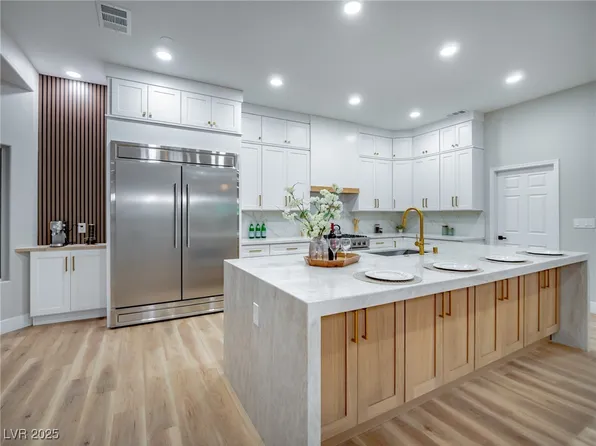 2700 Crown Ridge Dr, Las Vegas, NV 89134