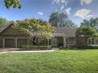 4401 W 93rd St, Prairie Village, KS 66207