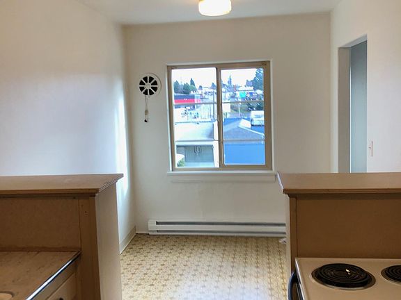 4th image of 349 N Wycoff Ave #4