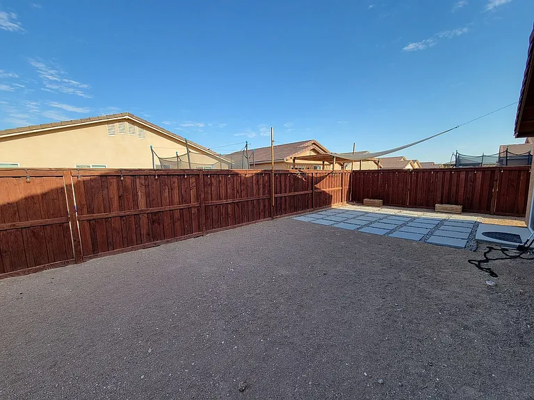 2728 Brighton St — Photo 21