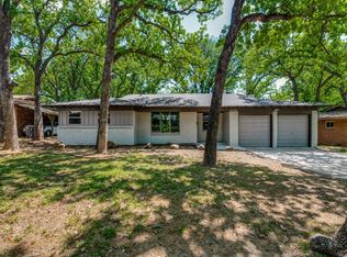 6404 Ravenswood Dr, Fort Worth, TX 76112