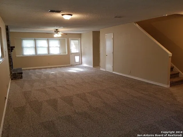 Large 4 bedroom 2 1/2 bath in Northwest Crossing Subdivision. 2295 sq. ft. — Photo 4