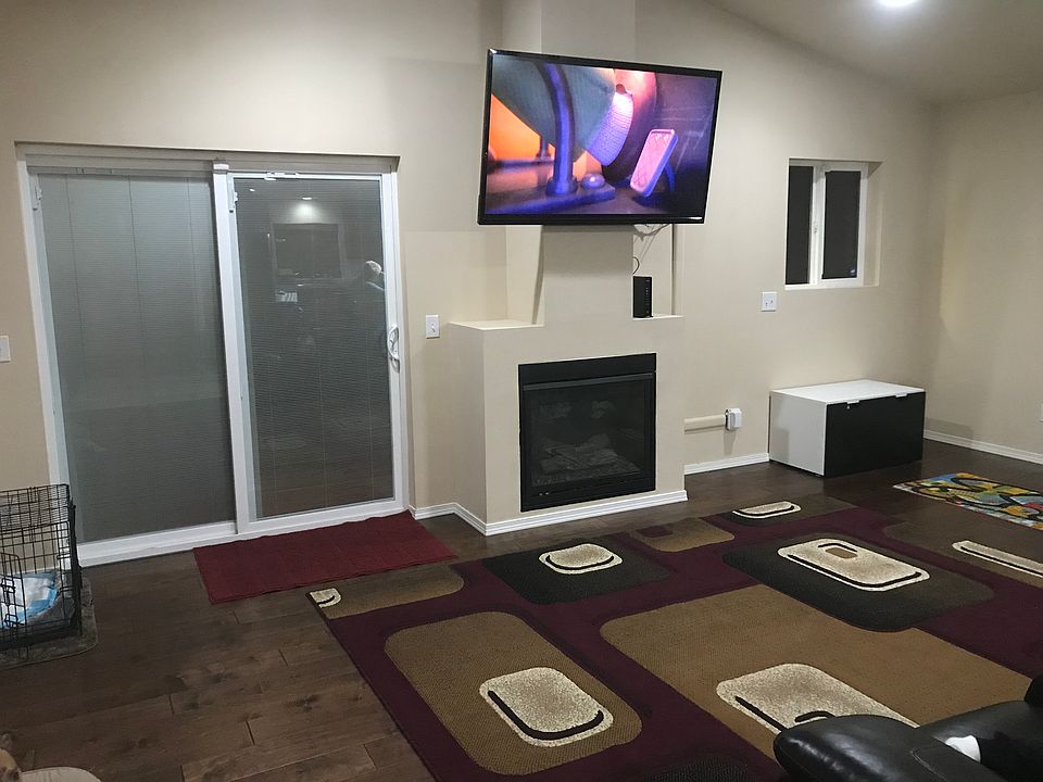 Spacious living room 