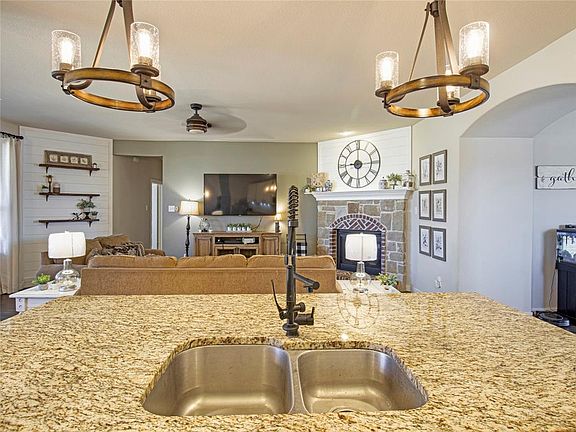 4th image of 1604 Village Creek Dr