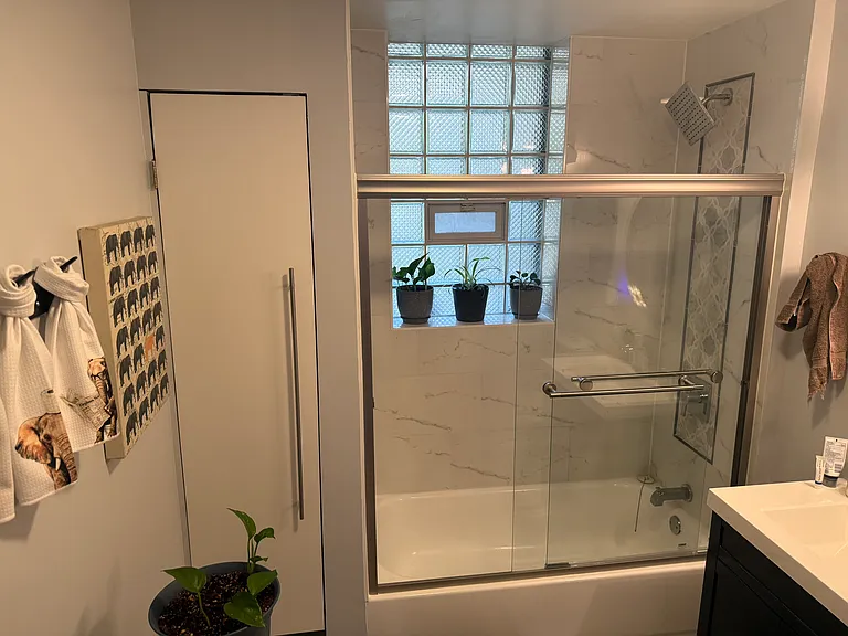 4552 N Claremont Ave #1 — Photo 4
