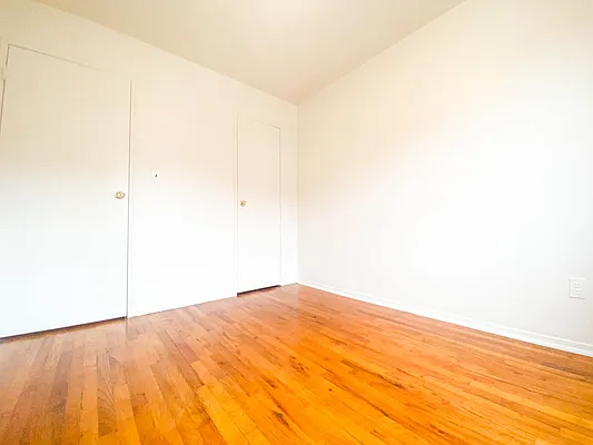 Rented by RealTegrity NY LLC | media 23