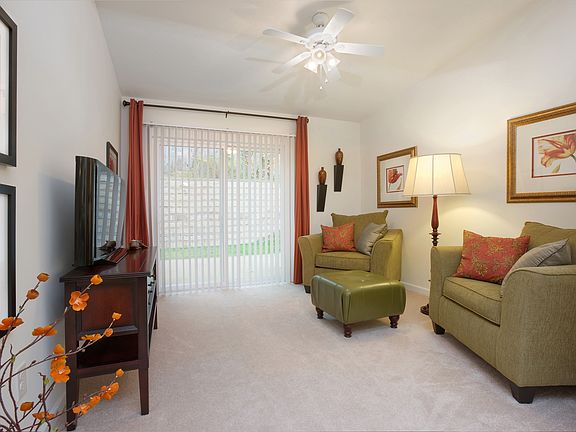 Open layout with flexible den space