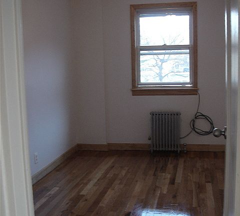 2nd image of 2029 23rd St #3