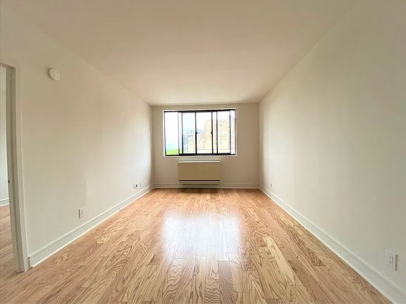 2nd image of 323 W 96th St APT 401
