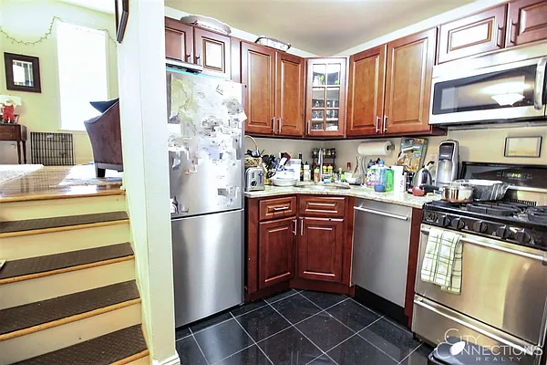 Rented by City Connections Realty | media 5