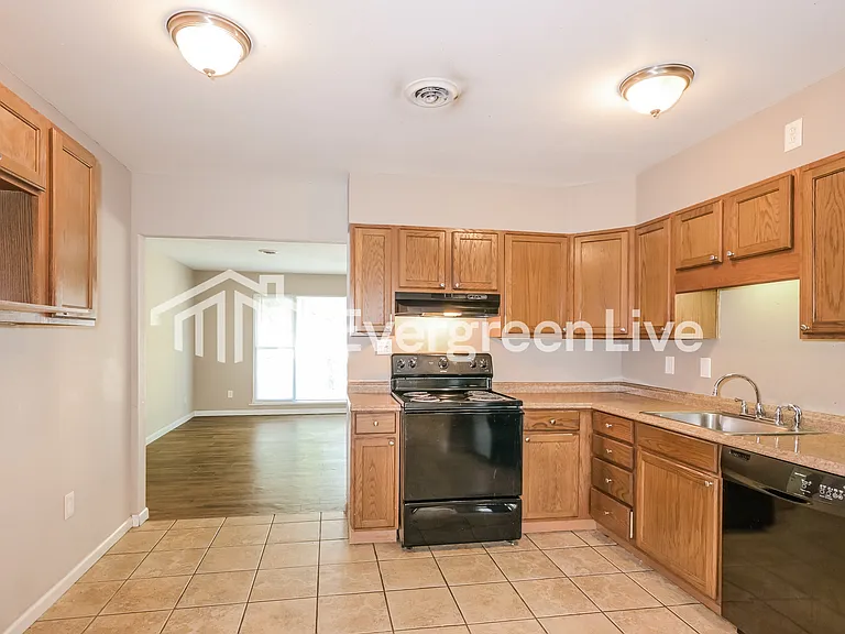 9524 Stansberry Ave — Photo 7