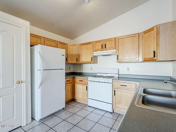 4th image of 2270 W Silver River Way