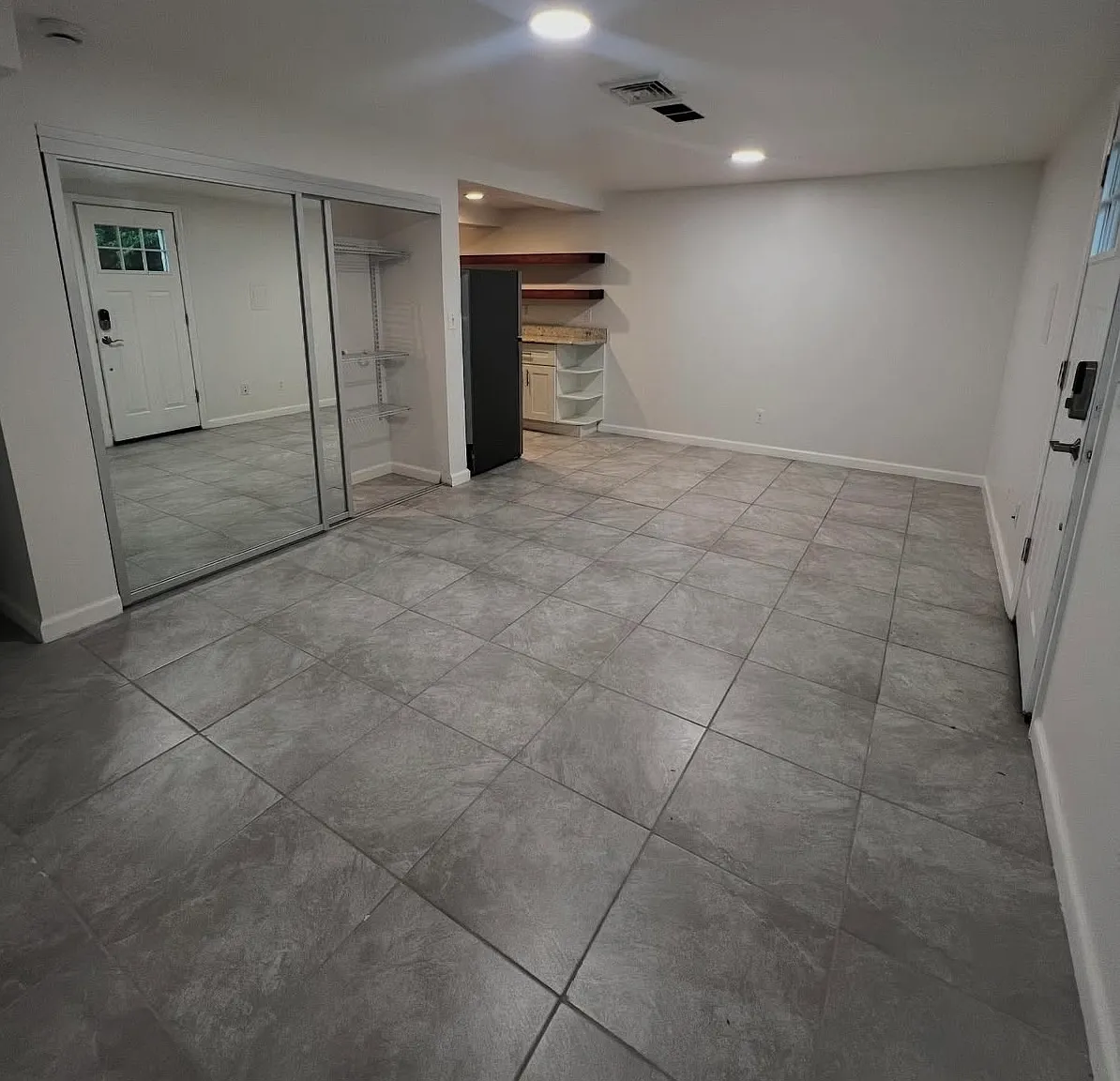 1 bed, 600 sqft, $2,100 — Photo 3