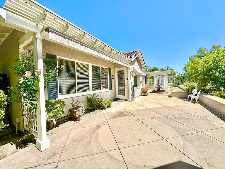 933 Highland Park — Photo 21