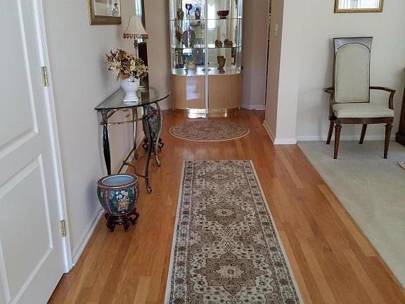 3rd image of 9 Lilac Springs Ct