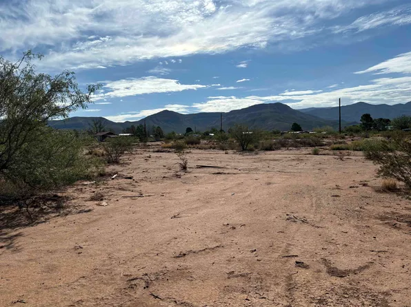 Goodyear Dr, Alamogordo, NM 88310