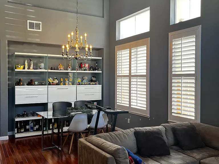 907 Cameron Cir — Photo 1