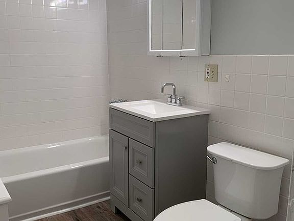 2nd image of 855 Schuyler Ave #2L