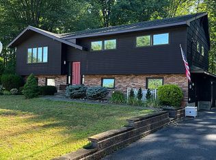 7 Ashley Dr, Newtonville, NY 12110