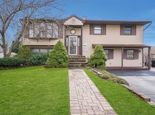 106 Utica St, Bay Shore, NY 11706