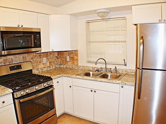 2nd image of 104 W Quayle Ave