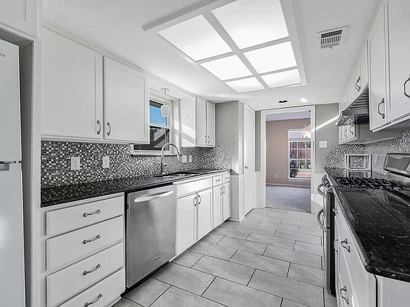 5th image of 3304 Bandolino Ln