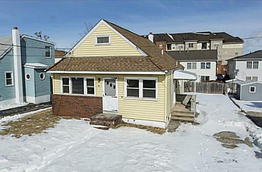 2nd image of 32 Saint Ann St