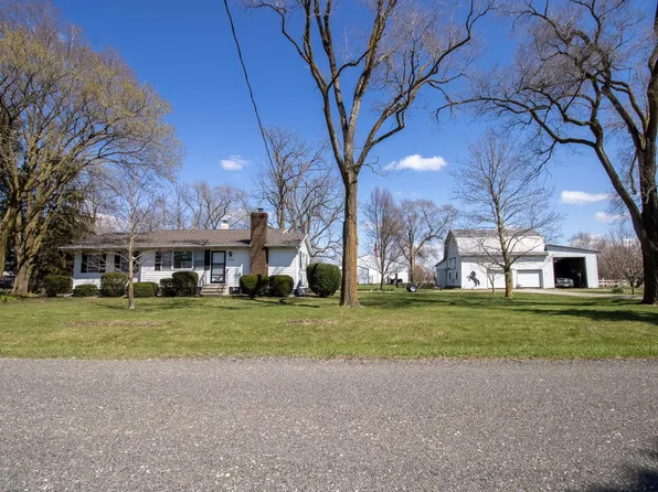 1470 N Queen Rd, Walkerton, IN 46574