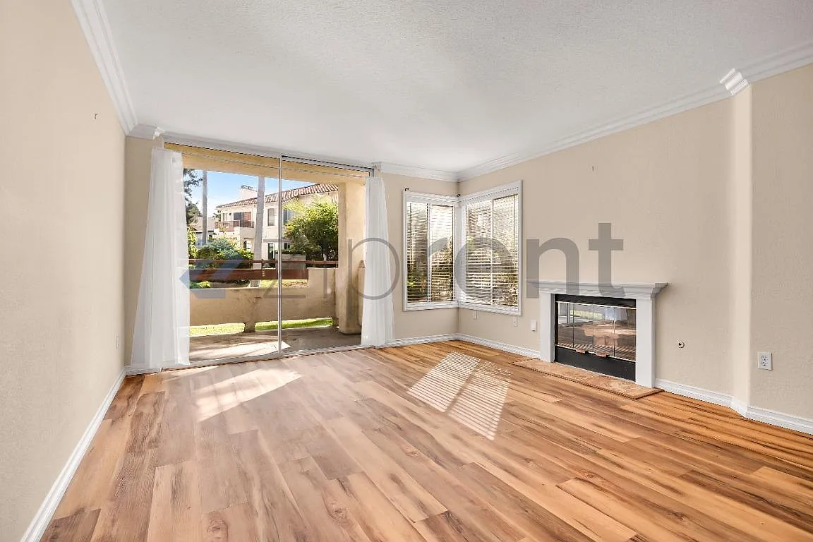 2 bed, 944 sqft, $3,300 — Photo 3