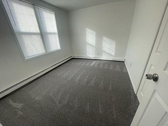 4th image of 426 Pennsylvania Ave