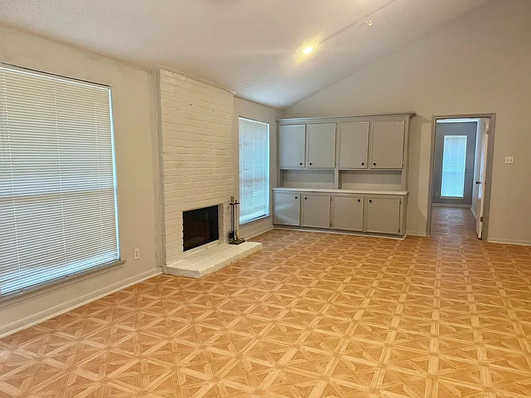 10422 Eagle Glen Dr — Photo 10