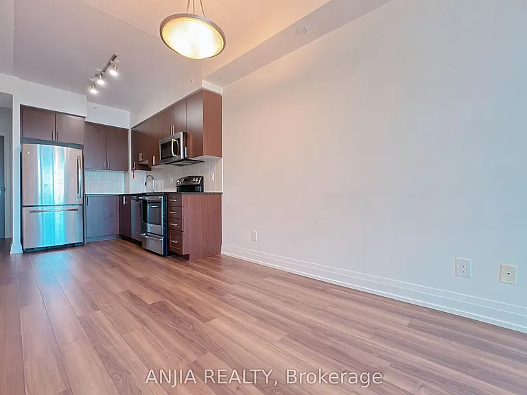 7165 Yonge St #2211 — Photo 3