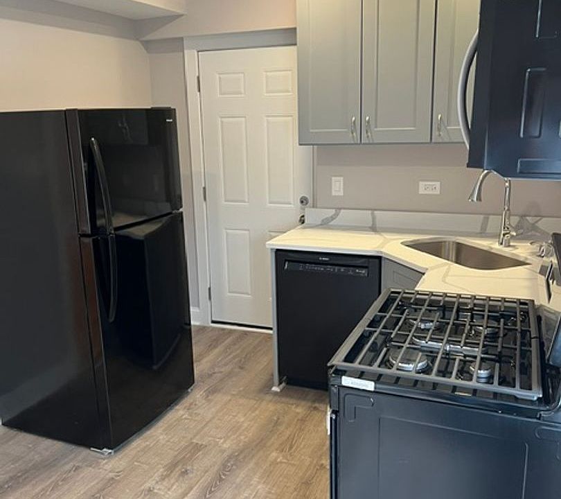 2nd image of 6752 S Michigan Ave #76-1