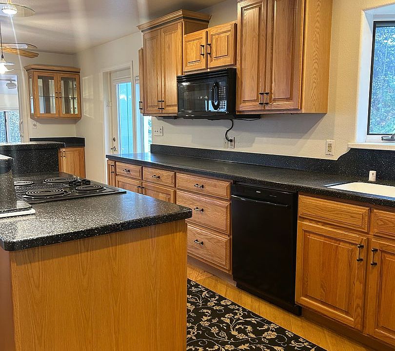 1st image of 400 Crestmont Dr