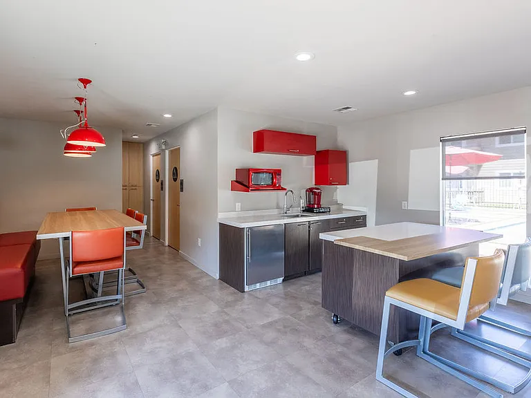 Cadena Apartments — Photo 21