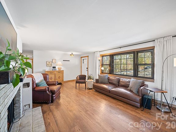 3rd image of 345 Kingswood Dr