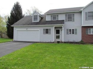 9 Hampton Ln, Fairport, NY