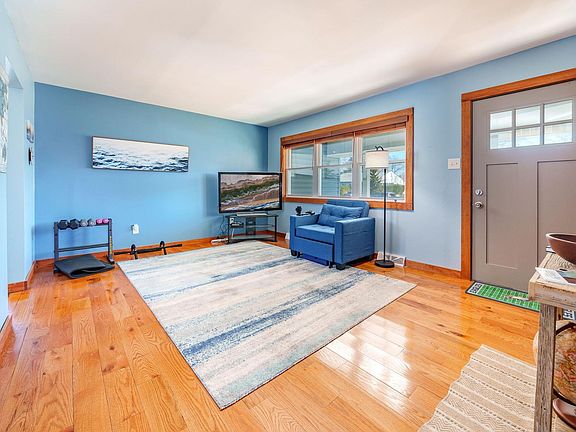 3rd image of 14 Rutgers Rd