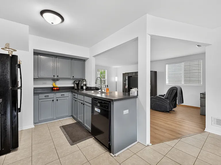 939 Four Seasons Blvd — Photo 11