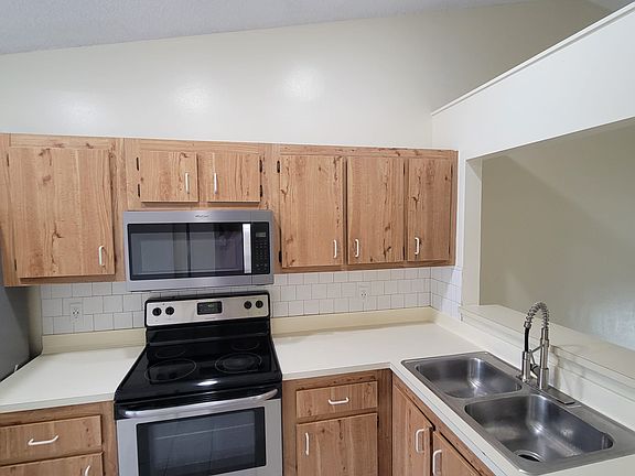 3rd image of 2916 Prince Oak Ct